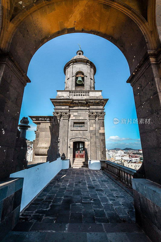 圣安娜大教堂塔之间的桥，圣安娜大教堂，Calle Obispo Codina, Las Palmas de Gran Canaria，西班牙